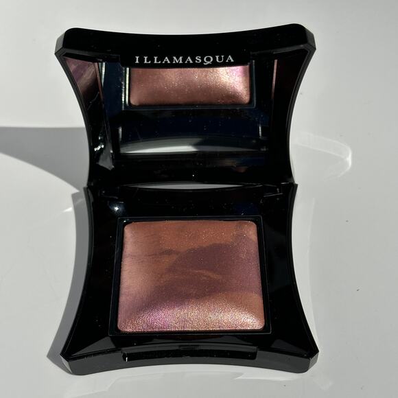 Illamasqua Beyond Powder Highlighter Compact Risque Risqué Gorgeous Coral Pink7g - Picture 2 of 8